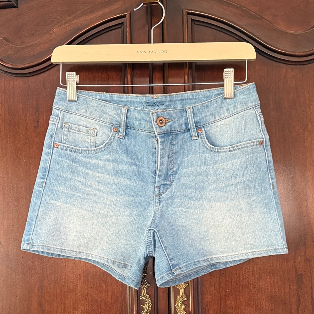 Jessica Simpson Light Wash Denim Shorts Women's Size 2 Mid Rise Stretch Jean